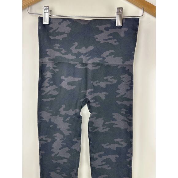 SPANX Look At Me Now Seamless Camo Print Leggings Comfort Stretch Spanx Small - Picture 5 of 10
